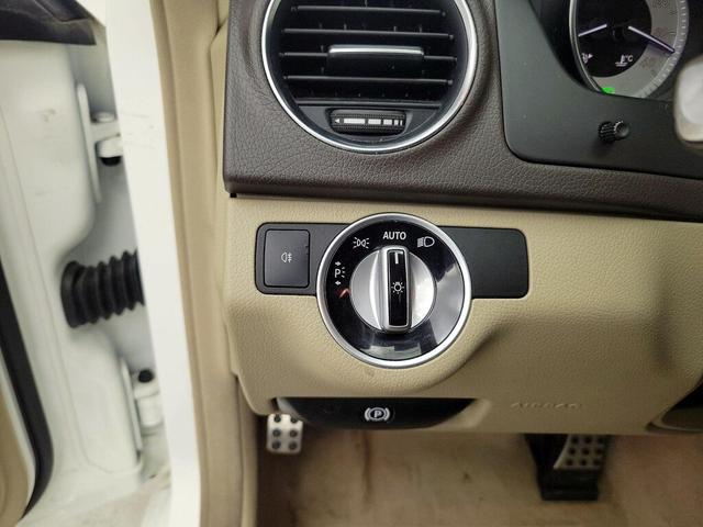Photo of 2014 White Mercedes-Benz C-Class