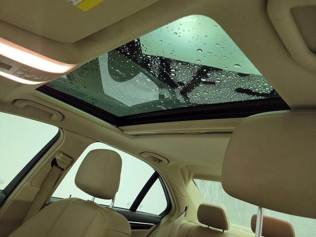 Photo of 2014 White Mercedes-Benz C-Class
