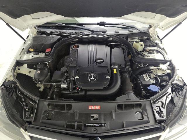 Photo of 2014 White Mercedes-Benz C-Class