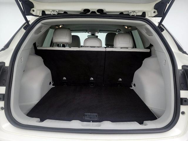 Photo of 2020 White Jeep Compass
