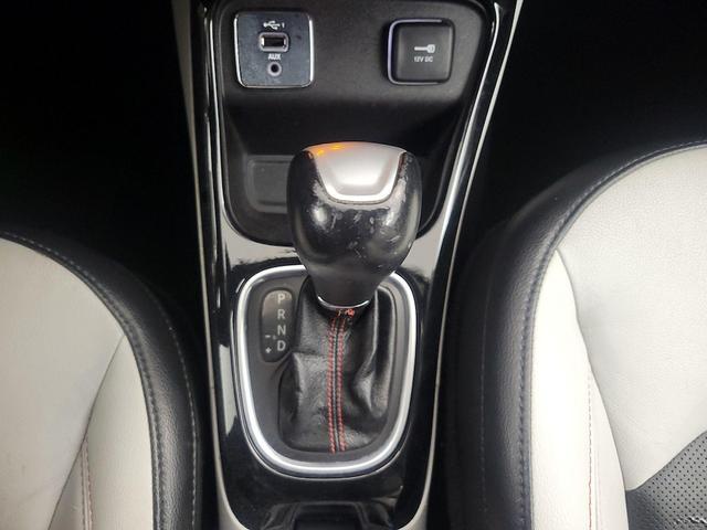 Photo of 2020 White Jeep Compass