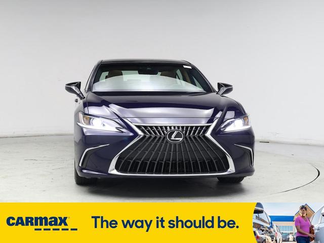 Photo of 2023 Blue Lexus ES 350