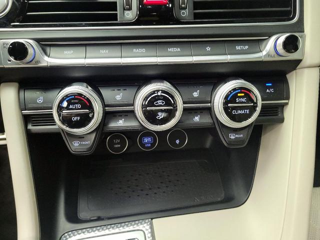 Photo of 2022 Gray Genesis G70