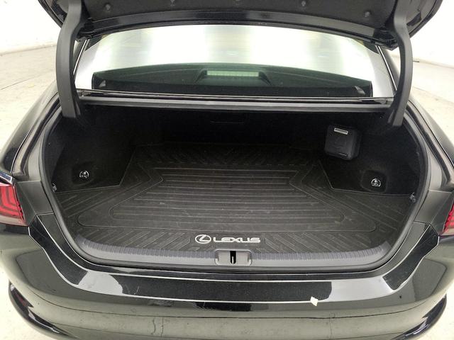Photo of 2023 Black Lexus ES 350