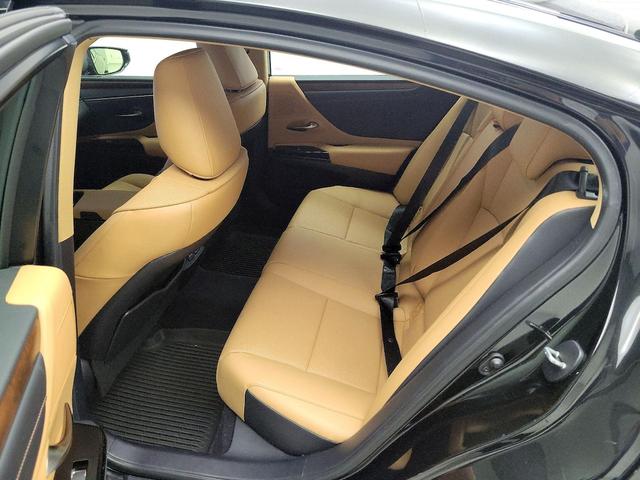 Photo of 2023 Black Lexus ES 350