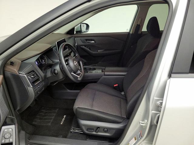 Photo of 2023 Silver Nissan Rogue