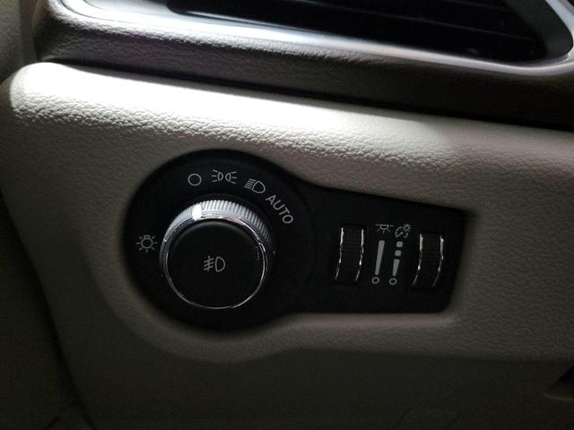 Photo of 2019 Burgundy Chrysler Pacifica