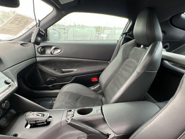 Photo of 2024 Black Diamond Pearl Nissan Z