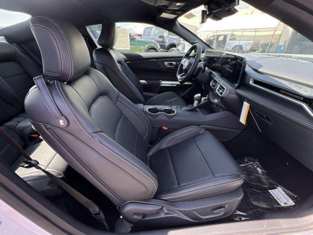 Photo of 2025 OXFORD WHITE Ford Mustang