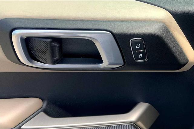 Photo of 2023 Azure Gray Metallic Ford Bronco