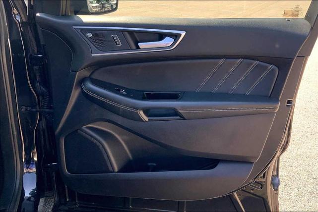 Photo of 2019 Agate Black Metallic Ford Edge