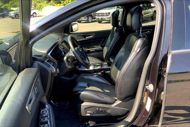 Photo of 2019 Agate Black Metallic Ford Edge