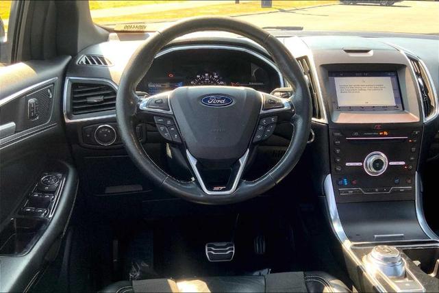 Photo of 2019 Agate Black Metallic Ford Edge
