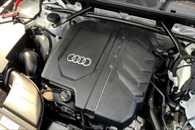 Photo of 2023 Glacier White Metallic Audi Q5