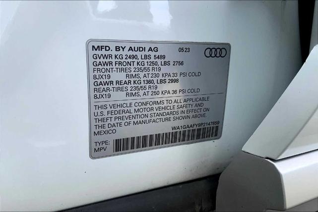 Photo of 2023 Glacier White Metallic Audi Q5