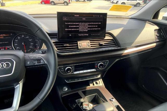 Photo of 2023 Glacier White Metallic Audi Q5