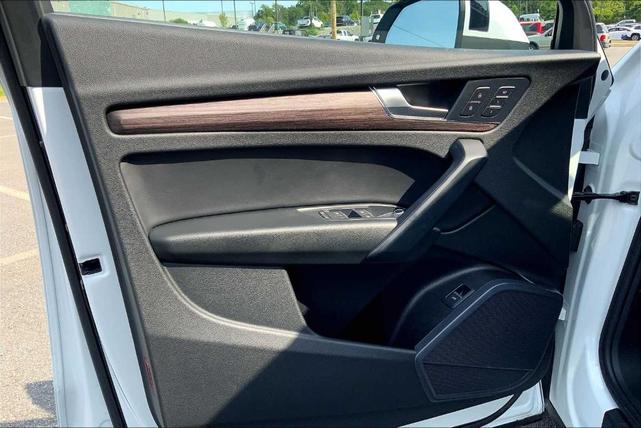Photo of 2023 Glacier White Metallic Audi Q5