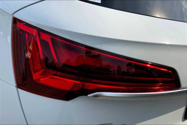Photo of 2023 Glacier White Metallic Audi Q5