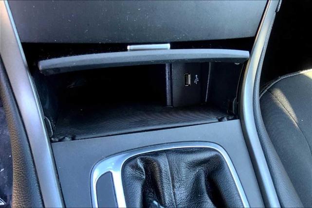 Photo of 2018 Ingot Silver Metallic Ford Edge