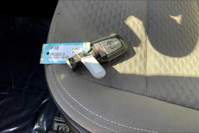Photo of 2022 Rapid Red Metallic Tinted Clearcoat Ford Escape