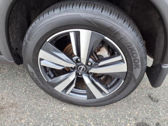 Photo of 2023 Super Black Nissan Rogue
