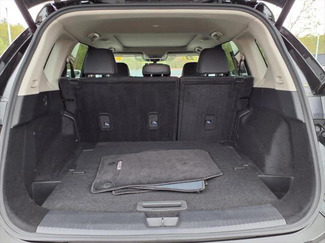 Photo of 2023 Super Black Nissan Rogue