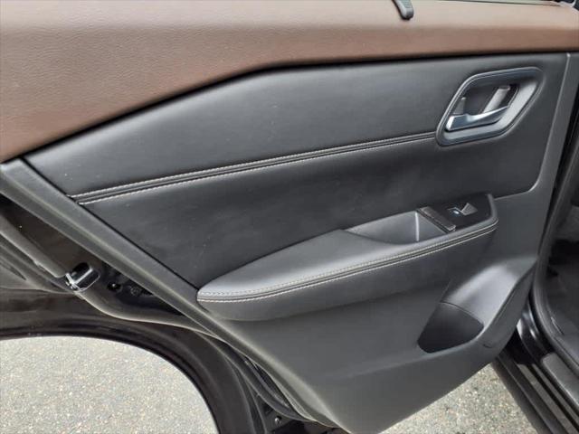 Photo of 2023 Super Black Nissan Rogue