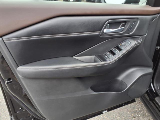 Photo of 2023 Super Black Nissan Rogue