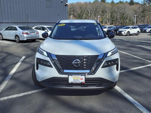 Photo of 2021 Glacier White Nissan Rogue