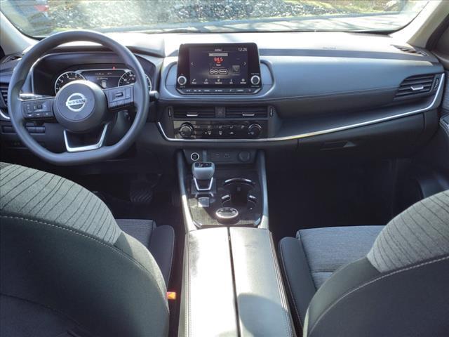 Photo of 2021 Glacier White Nissan Rogue