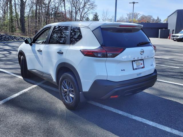 Photo of 2021 Glacier White Nissan Rogue