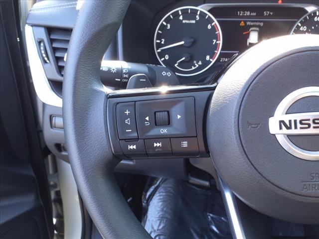 Photo of 2021 Glacier White Nissan Rogue
