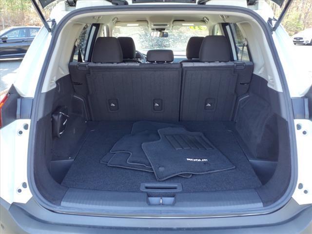 Photo of 2021 Glacier White Nissan Rogue