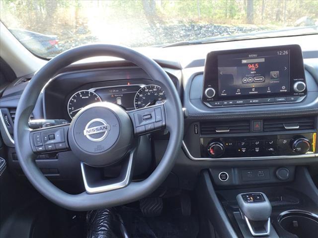 Photo of 2021 Glacier White Nissan Rogue