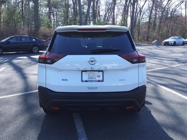Photo of 2021 Glacier White Nissan Rogue