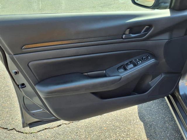 Photo of 2023 Gun Metallic Nissan Altima
