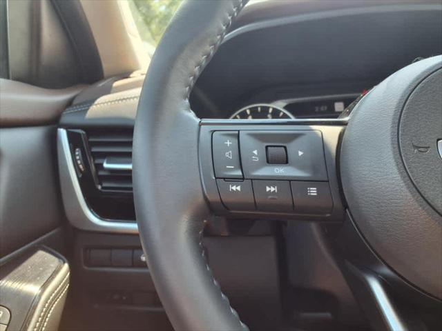 Photo of 2022 Super Black Nissan Rogue