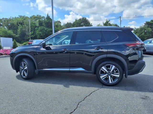 Photo of 2022 Super Black Nissan Rogue