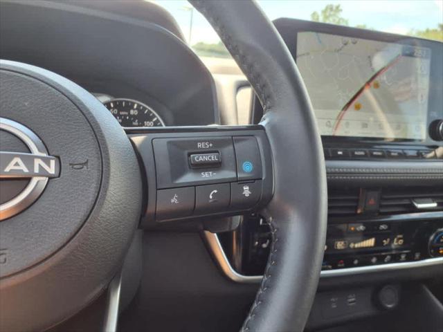 Photo of 2022 Super Black Nissan Rogue