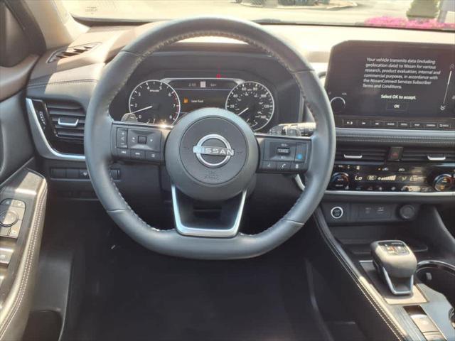 Photo of 2022 Super Black Nissan Rogue