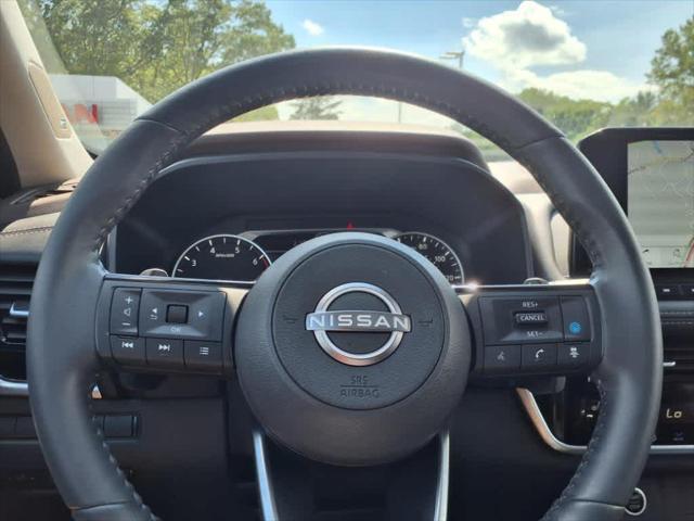 Photo of 2022 Super Black Nissan Rogue