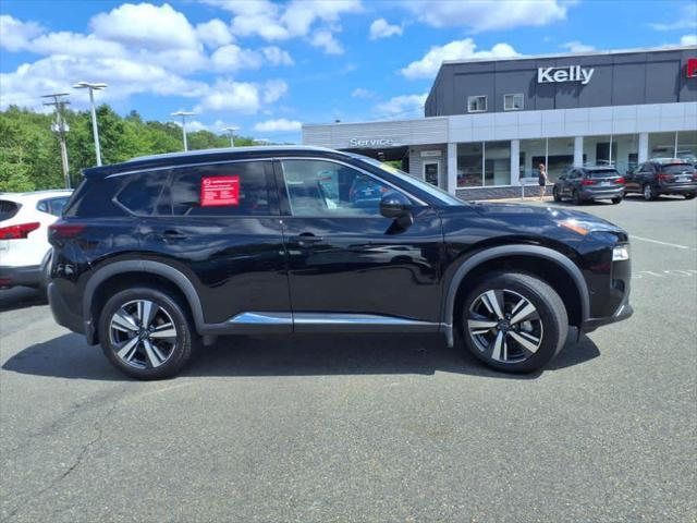 Photo of 2022 Super Black Nissan Rogue