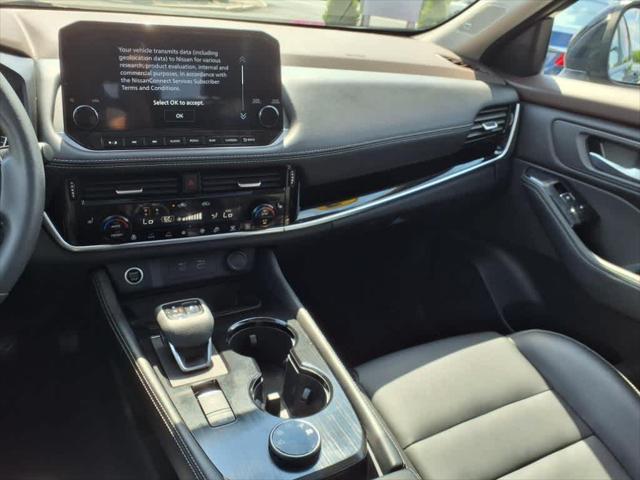 Photo of 2022 Super Black Nissan Rogue