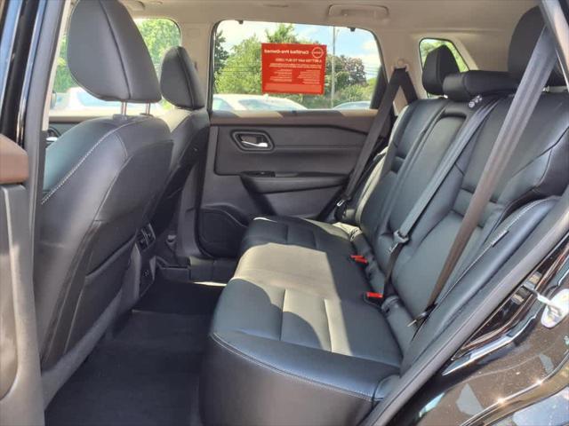 Photo of 2022 Super Black Nissan Rogue