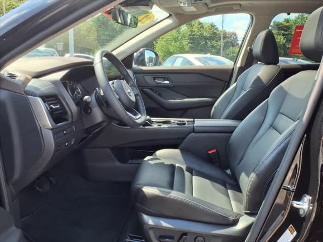Photo of 2022 Super Black Nissan Rogue