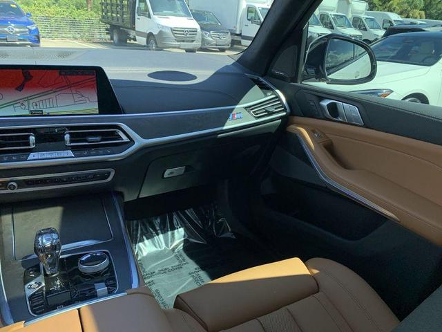 Photo of 2022 Mineral White Metallic BMW X7