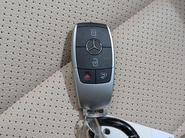 Photo of 2021 Brilliant Blue Metallic Mercedes-Benz GLC 300