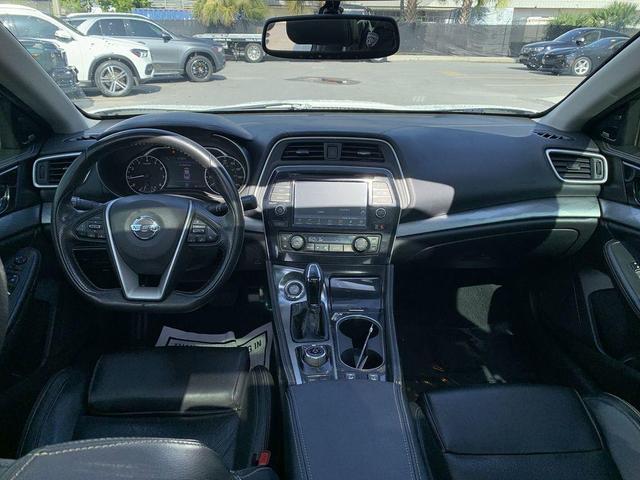 Photo of 2018 White Nissan Maxima