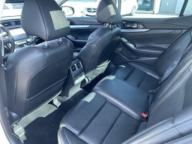 Photo of 2018 White Nissan Maxima