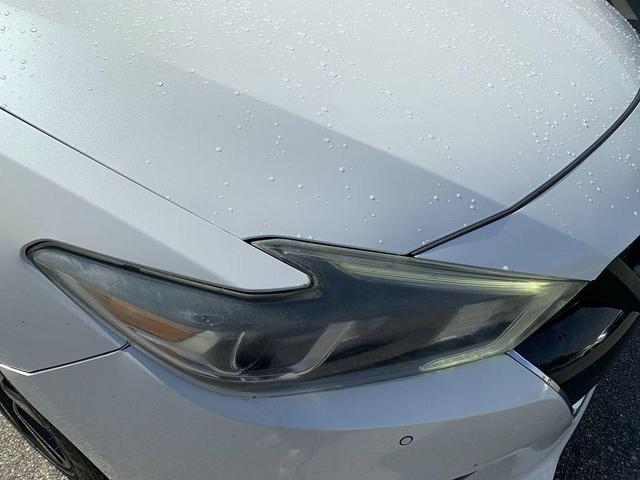 Photo of 2018 White Nissan Maxima